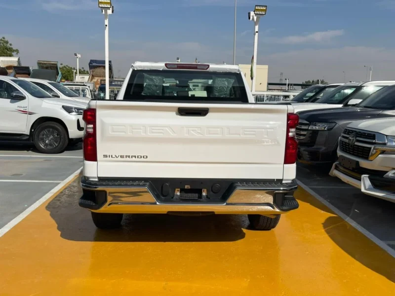 2025 Chevrolet Silverado 5.3 Litres V8 Petrol Engine White Black Pickup Truck GCC Specs
