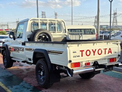 2025 Toyota Land Cruiser 4.0 Litres 4 Cylinders Engine White Beige Pick Up SC GCC