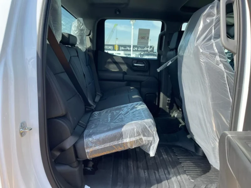 2025 Chevrolet Silverado 5.3 Litres V8 Petrol Engine White Black Pickup Truck GCC Specs