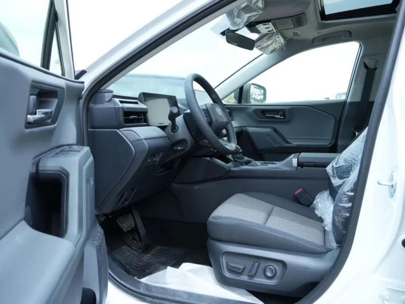 2026 TOYOTA RAV 4 XLE 2.5 Litres 4 Cylinders Hybrid Engine White Black SUV 4WD GCC