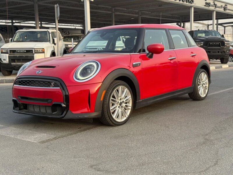 2024 Mini Cooper S 2.0 Litres Turbocharged 4 Cylinders Engine Red Black Sedan