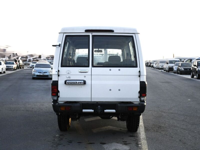 2024 Toyota Land Cruiser 70 Hardtop 4.0 Litres V6 Petrol Engine White Grey SUV GCC Specs