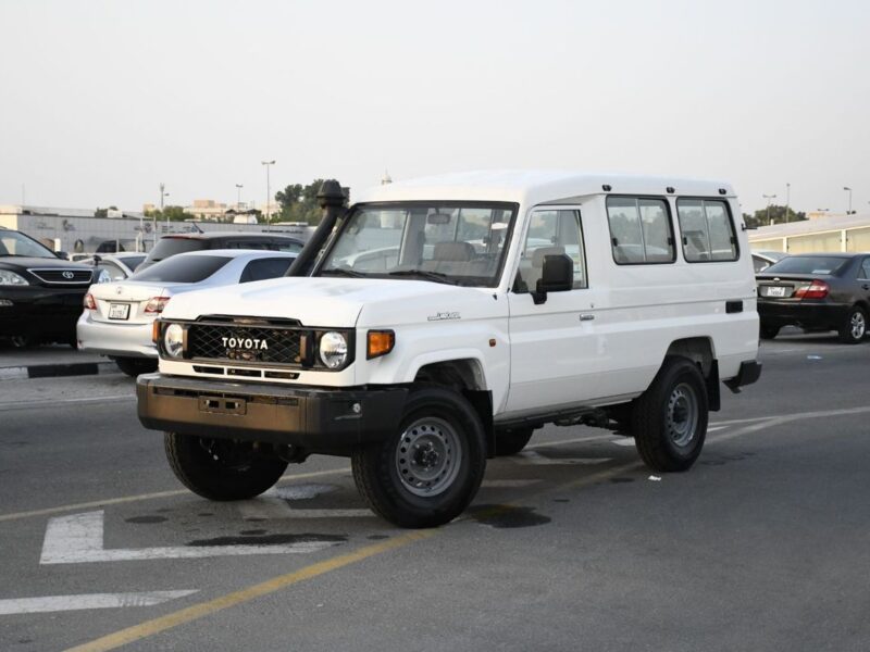 2024 Toyota Land Cruiser 70 Hardtop 4.0 Litres V6 Petrol Engine White Grey SUV GCC Specs