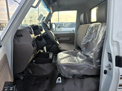 2025 Toyota Land Cruiser 4.0 Litres 4 Cylinders Engine White Beige Pick Up SC GCC