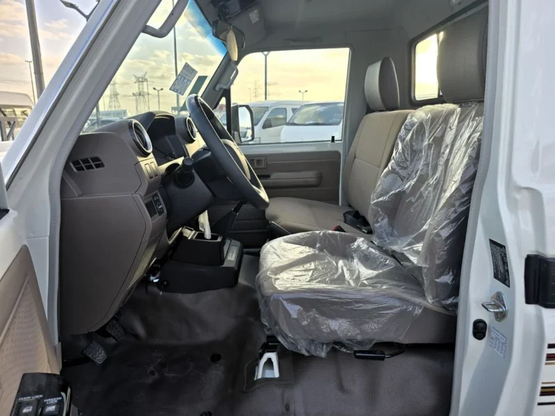 2025 Toyota Land Cruiser 4.0 Litres 4 Cylinders Engine White Beige Pick Up SC GCC