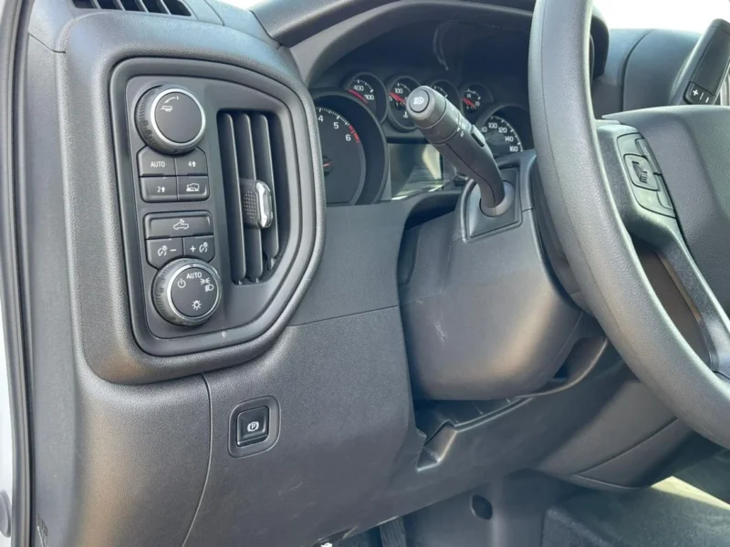 2025 Chevrolet Silverado 5.3 Litres V8 Petrol Engine White Black Pickup Truck GCC Specs