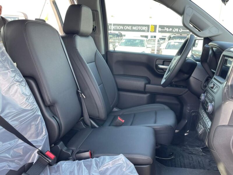 2025 Chevrolet Silverado 5.3 Litres V8 Petrol Engine White Black Pickup Truck GCC Specs