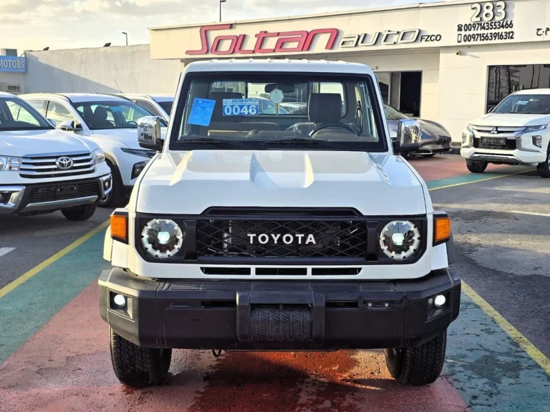 2025 Toyota Land Cruiser 4.0 Litres 4 Cylinders Engine White Beige Pick Up SC GCC