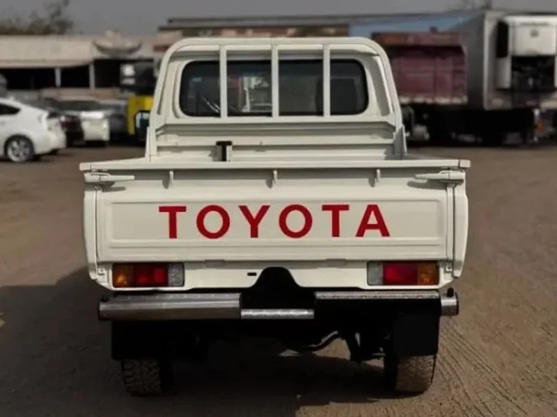 2018 TOYOTA LAND CRUSER LC79 4.2 Litres V6 DIESEL Engine M/T White Grey Pickup