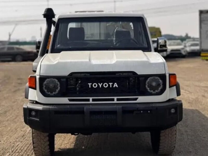 2018 TOYOTA LAND CRUSER LC79 4.2 Litres V6 DIESEL Engine M/T White Grey Pickup