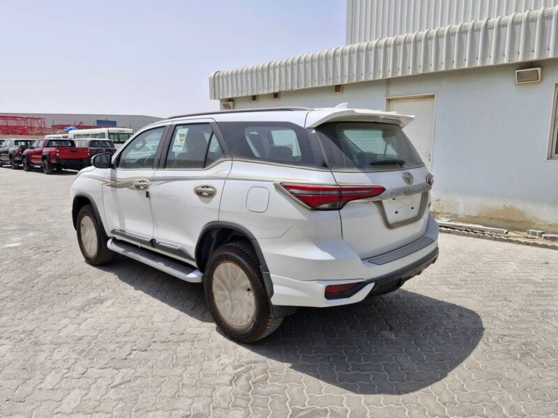 2025 Toyota Fortuner 4.0 Litres V6 Petrol Engine White Tan GCC 4x4 Automatic