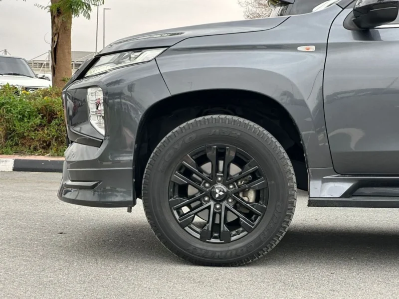 2022 Mitsubishi Montero Sport Signature Edition 3.0 Liters V6 Engine Grey Black SUV GCC Specs