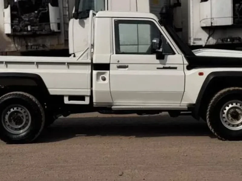 2018 TOYOTA LAND CRUSER LC79 4.2 Litres V6 DIESEL Engine M/T White Grey Pickup