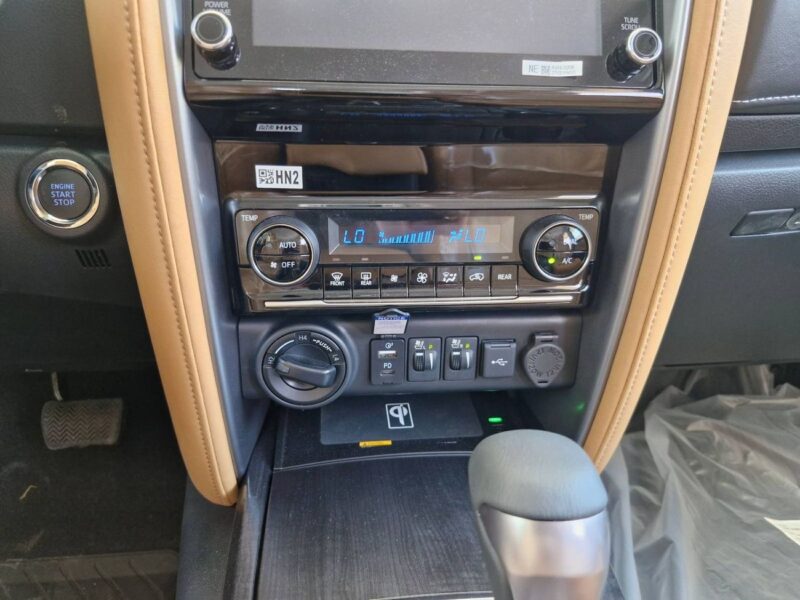 2025 Toyota Fortuner 4.0 Litres V6 Petrol Engine White Tan GCC 4x4 Automatic