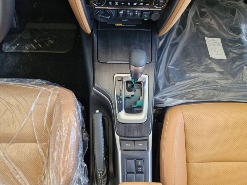 2025 Toyota Fortuner 4.0 Litres V6 Petrol Engine White Tan GCC 4x4 Automatic