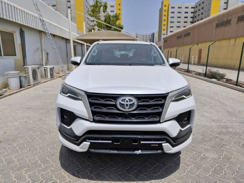 2025 Toyota Fortuner 4.0 Litres V6 Petrol Engine White Tan GCC 4x4 Automatic