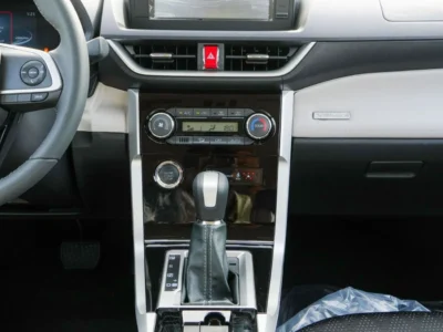 2025 TOYOTA VELOZ 1.5 Litres 4 Cylinders Petrol Engine White Grey SUV GCC Specs