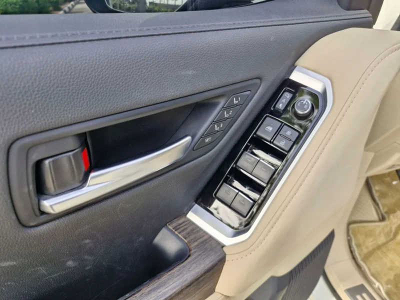 2024 Toyota Land Cruiser VXR 4.0 Litres V6 Petrol Engine White Beige SUV GCC Specs