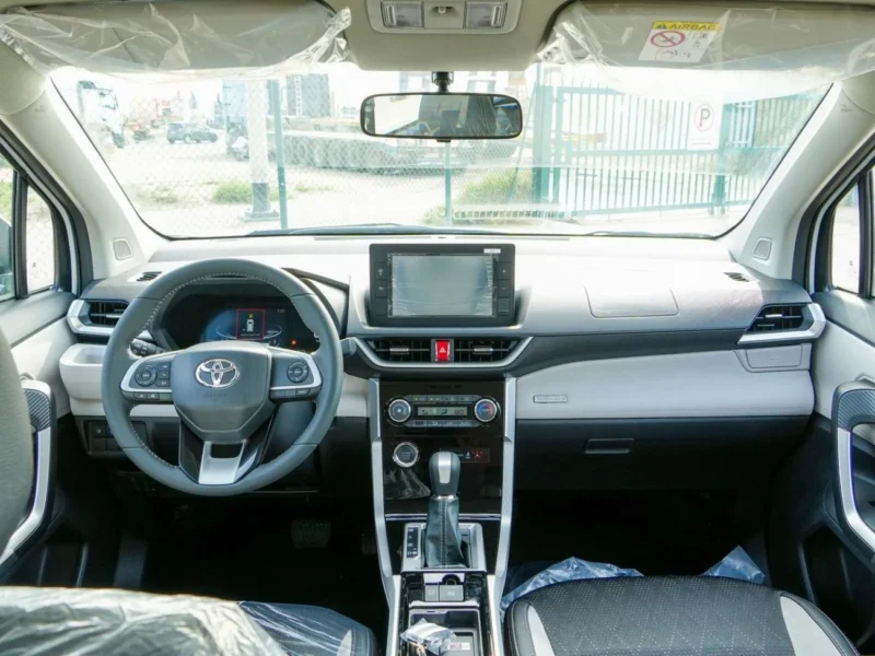 2025 TOYOTA VELOZ 1.5 Litres 4 Cylinders Petrol Engine White Grey SUV GCC Specs