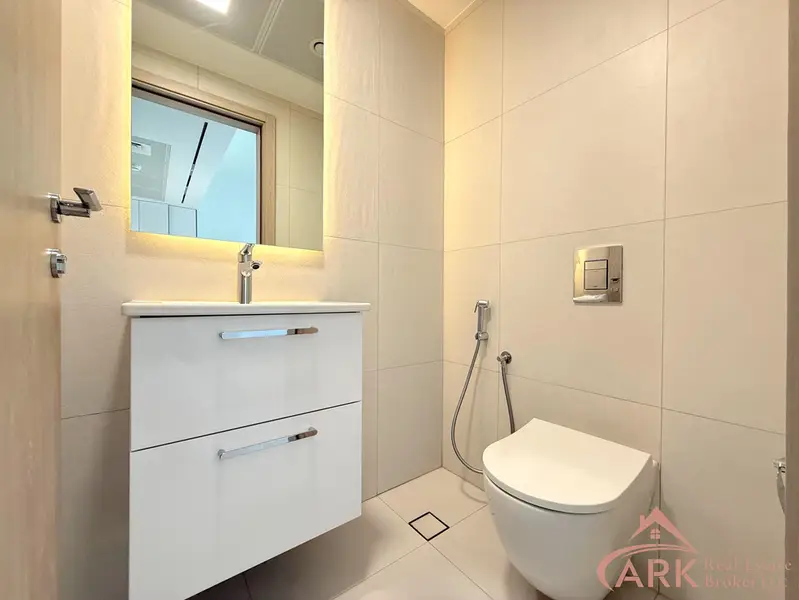 Park View Spacious and Bright Modern Living
