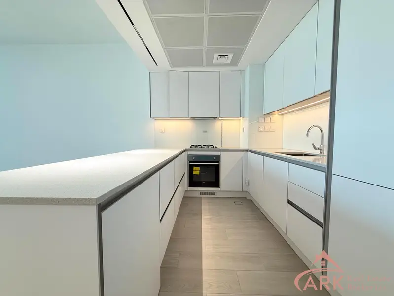Park View Spacious and Bright Modern Living