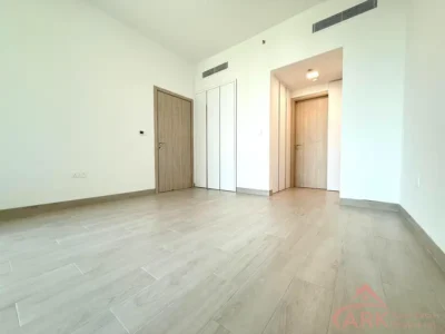 Park View Spacious and Bright Modern Living