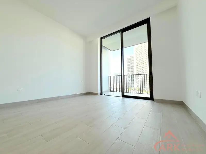 Brand New Spacious Layout Park Views