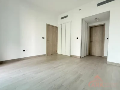 Sophisticated Design Spacious Living Park View