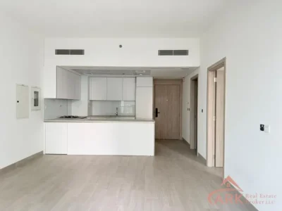 Sophisticated Design Spacious Living Park View