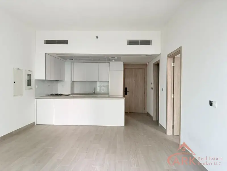 Sophisticated Design Spacious Living Park View