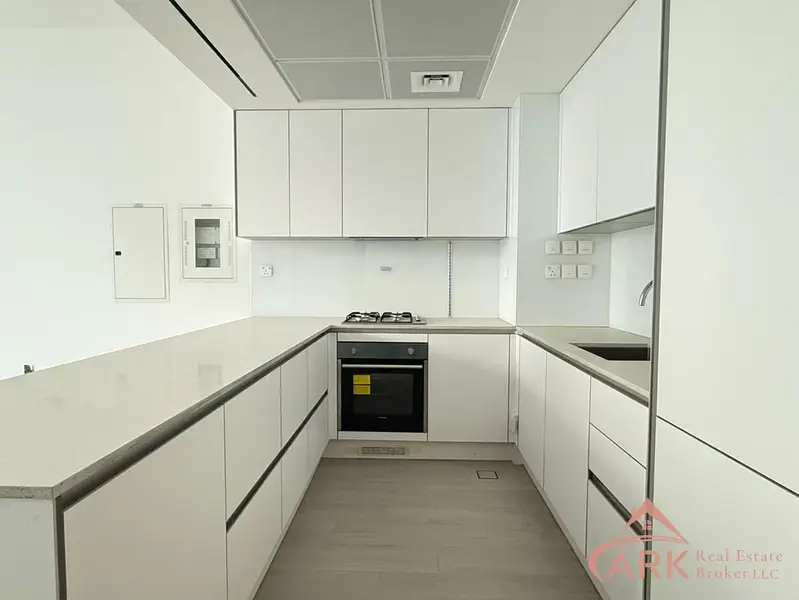 Sophisticated Design Spacious Living Park View