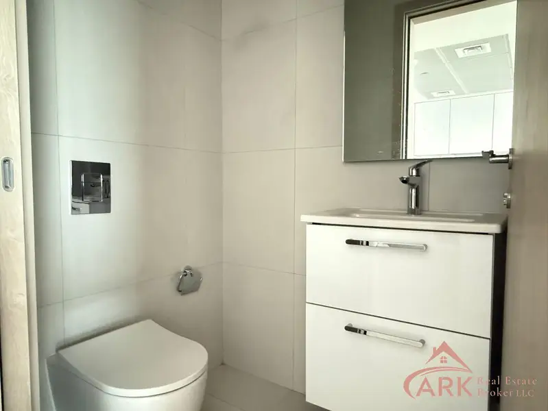 Sophisticated Design Spacious Living Park View