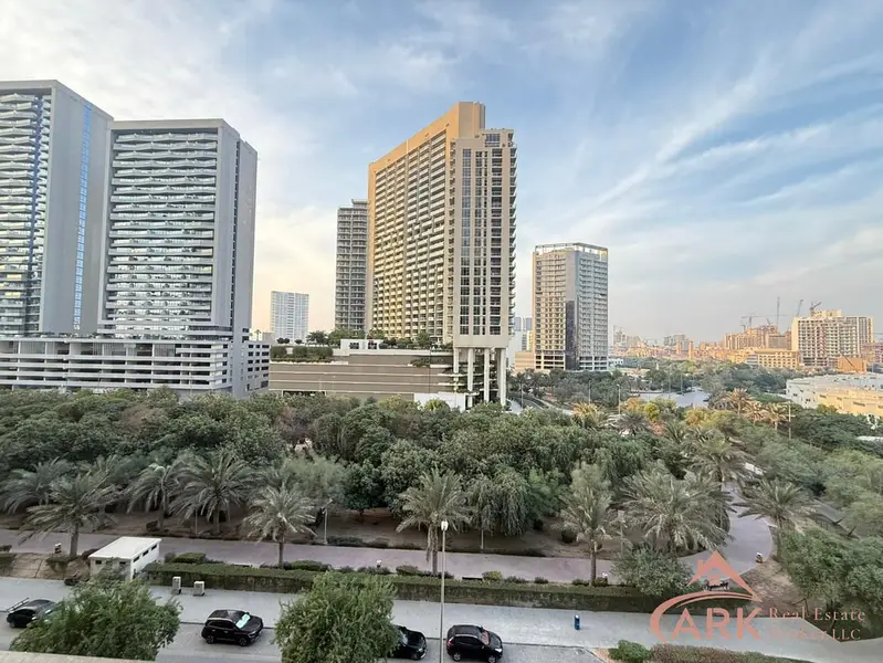 Sophisticated Design Spacious Living Park View