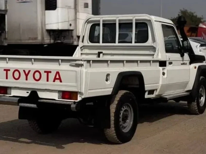 2018 TOYOTA LAND CRUSER LC79 4.2 Litres V6 DIESEL Engine M/T White Grey Pickup