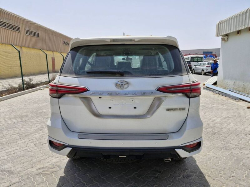 2025 Toyota Fortuner 4.0 Litres V6 Petrol Engine White Tan GCC 4x4 Automatic