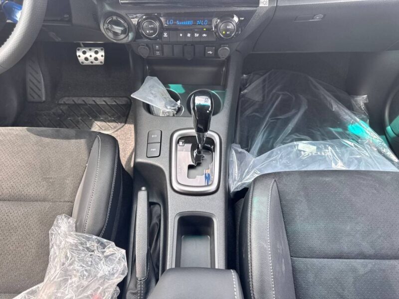 2026 TOYOTA HILUX GRS DCAB 4.0 Litres V6 Petrol Engine White Black Pickup Truck
