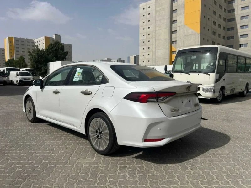 2025 Toyota Corolla GLI 2.0 Litres 4-Cylinder Petrol Engine White Grey Sedan GCC Specs