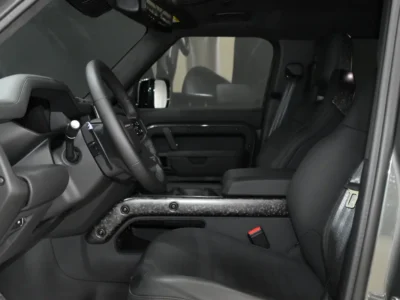 2025 Land Rover Defender Octa (P635) 4.4-litre V8 Twin-turbo Engine Grey Black SUV