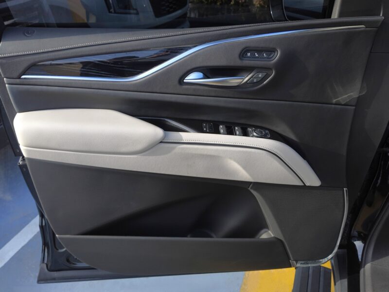 2023 Cadillac Escalade 600 6.2 Litres V8 Naturally Aspirated Black Beige SUV GCC