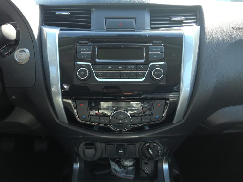 2025 NISSAN NAVARA DLX 2.5 L Turbocharged Diesel inline-4 Engine White Black Pickup Truck