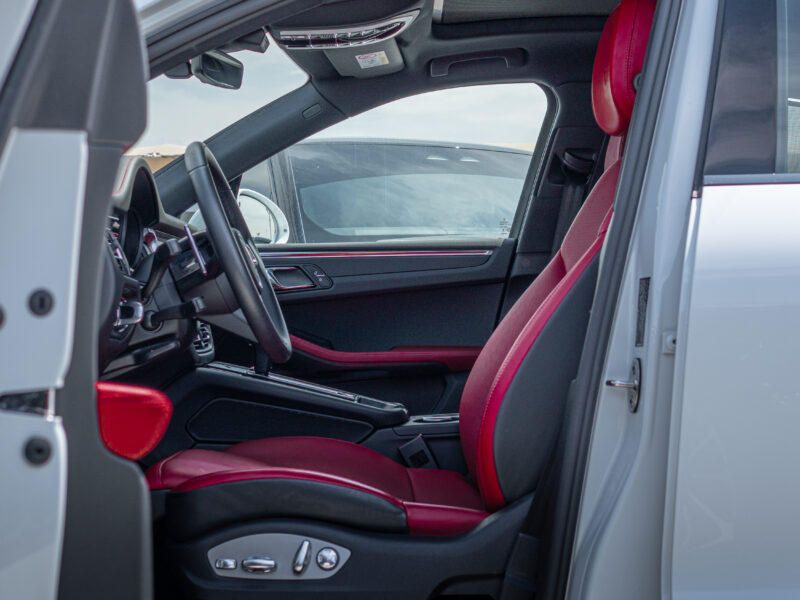 2024 Porsche Macan 2.0 Litres 4-cylinder Petrol Engine White Red SUV AWD GCC Specs