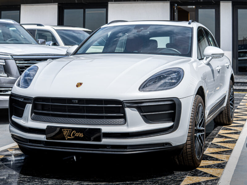 2024 Porsche Macan 2.0 Litres 4-cylinder Petrol Engine White Red SUV AWD GCC Specs