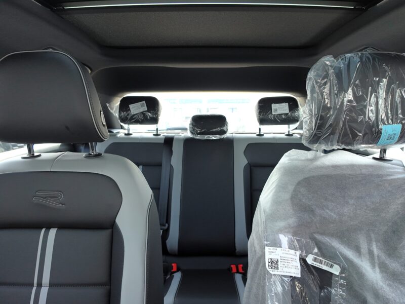 2025 Volkswagen Tiguan L 300 TSI 2WD 1.5-liter TSI 4 Cylinders Engine Black White SUV