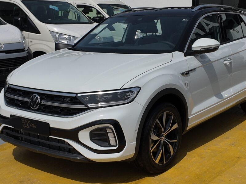 2025 Volkswagen Tiguan L 300 TSI 2WD 1.5-liter TSI 4 Cylinders Engine Black White SUV