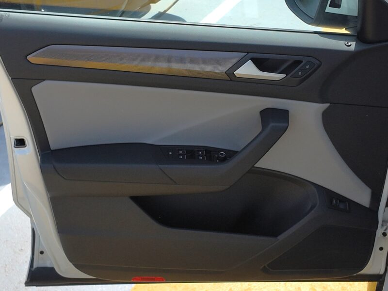 2025 Volkswagen Tiguan L 300 TSI 2WD 1.5-liter TSI 4 Cylinders Engine Black White SUV