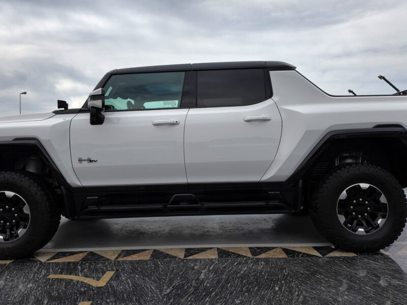 2022 GMC HUMMER H Fully Electric Vehicle (BEV) White Grey Pickup Truck e4WD