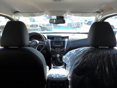 2025 NISSAN NAVARA DLX 2.5 L Turbocharged Diesel inline-4 Engine White Black Pickup Truck