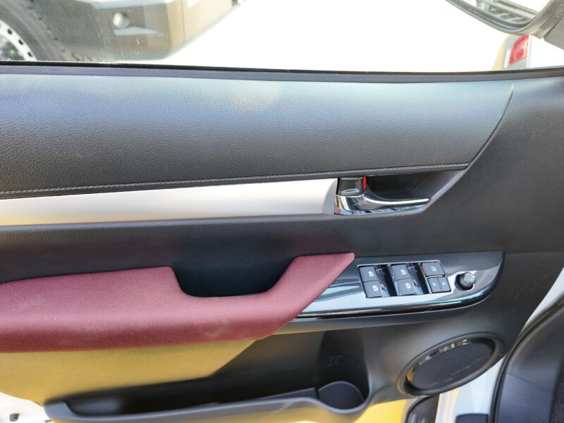 2026 TOYOTA HILUX SR5 4.0L 6 DOHC 24-Valve Dual VVT-i 4WD White Red Pickup Truck