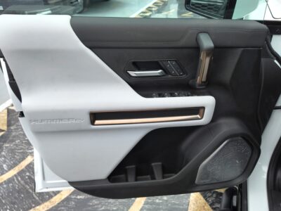 2022 GMC HUMMER H Fully Electric Vehicle (BEV) White Grey Pickup Truck e4WD