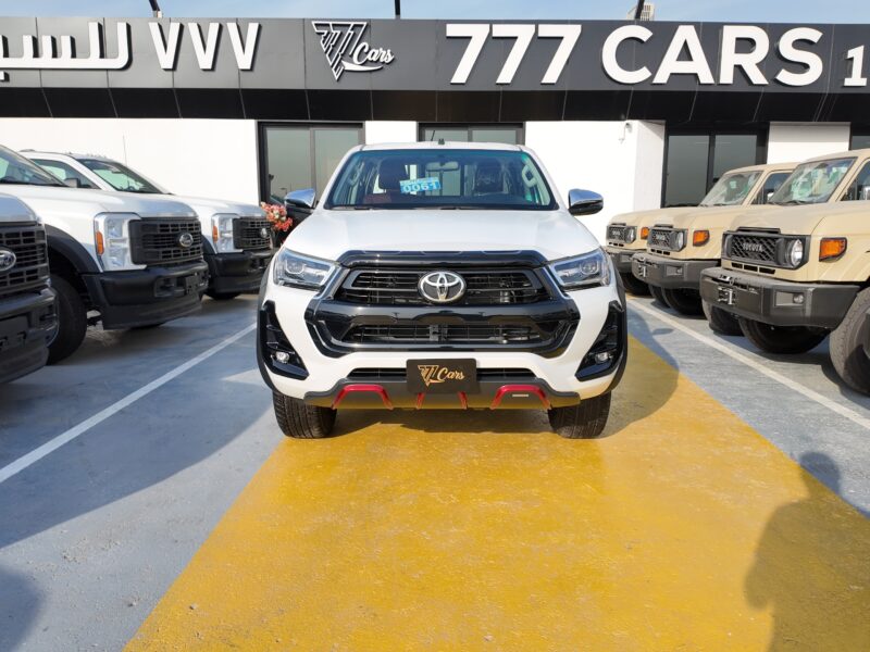 2026 TOYOTA HILUX SR5 4.0L 6 DOHC 24-Valve Dual VVT-i 4WD White Red Pickup Truck